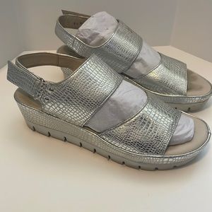 Metallic Silver Amalfi Rangoni collection - 🇮🇹 Gorgeous Italian leather SZ 7.5